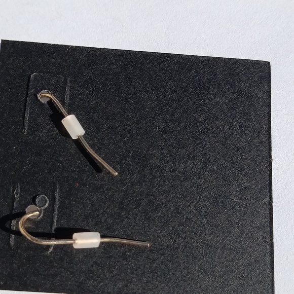 Christmas bow earrings| Holiday Christmas theme earrings NEW - Picture 5 of 6